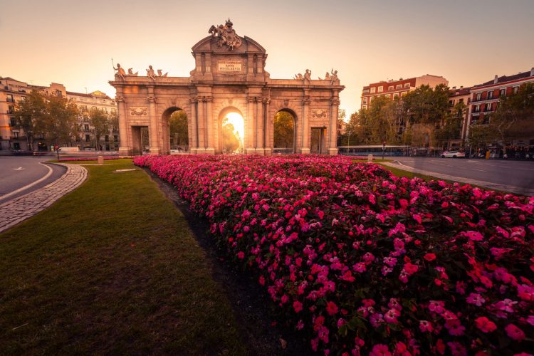puerta-alcala-alcala-gate-in-the-center-of-madrid-spain